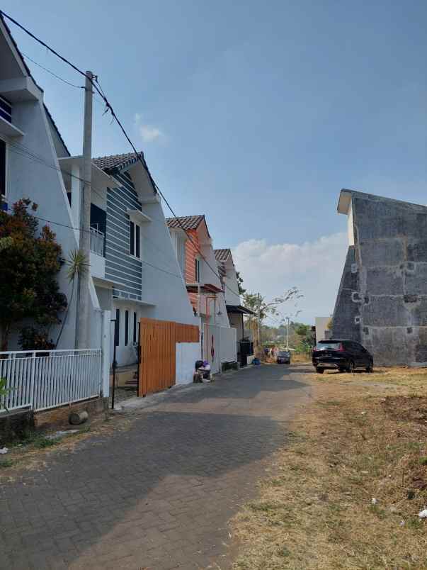 dijual villa aktif 2 lantai kota batu