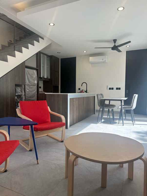 dijual villa banjar semer kerobokan