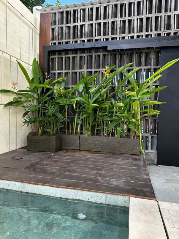 dijual villa banjar semer kerobokan