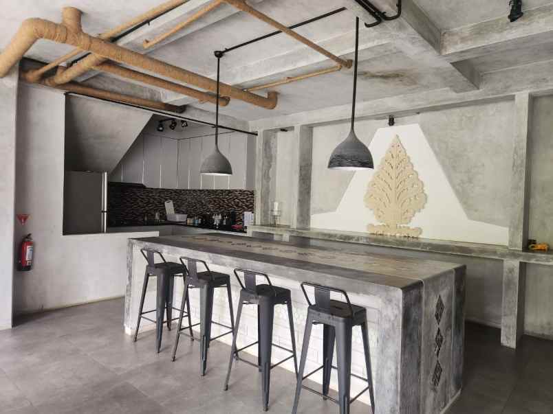 dijual villa jalan pantai balangan