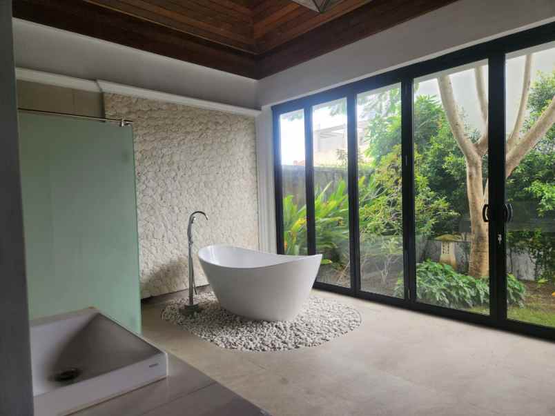 dijual villa jalan pantai balangan