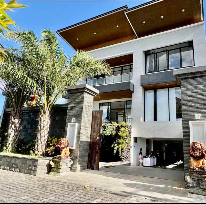 dijual villa jalan renon denpasar bali