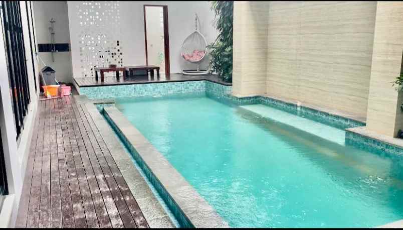 dijual villa jalan renon denpasar bali