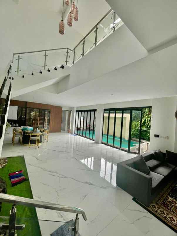 dijual villa jalan renon denpasar bali