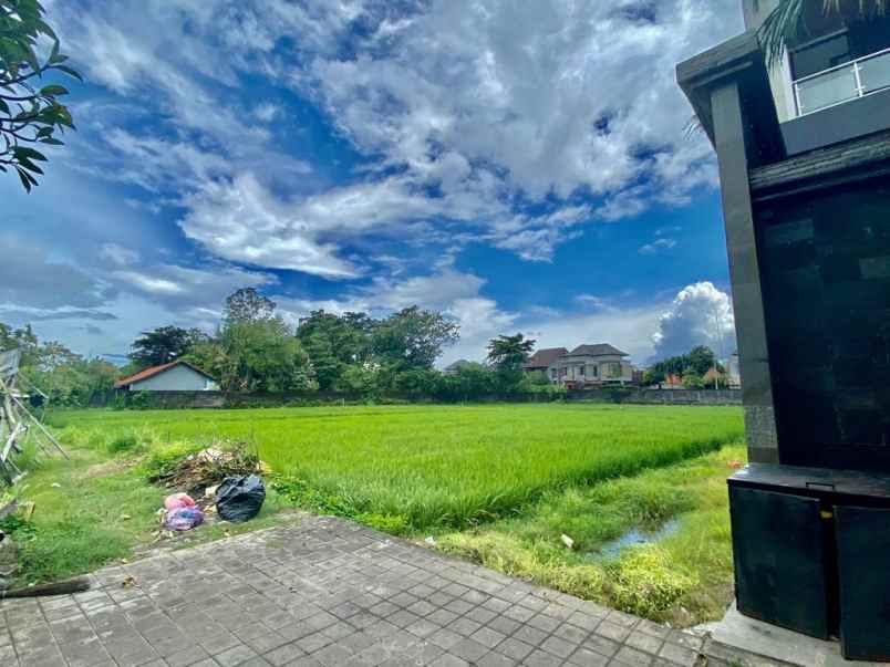 dijual villa jalan renon denpasar bali