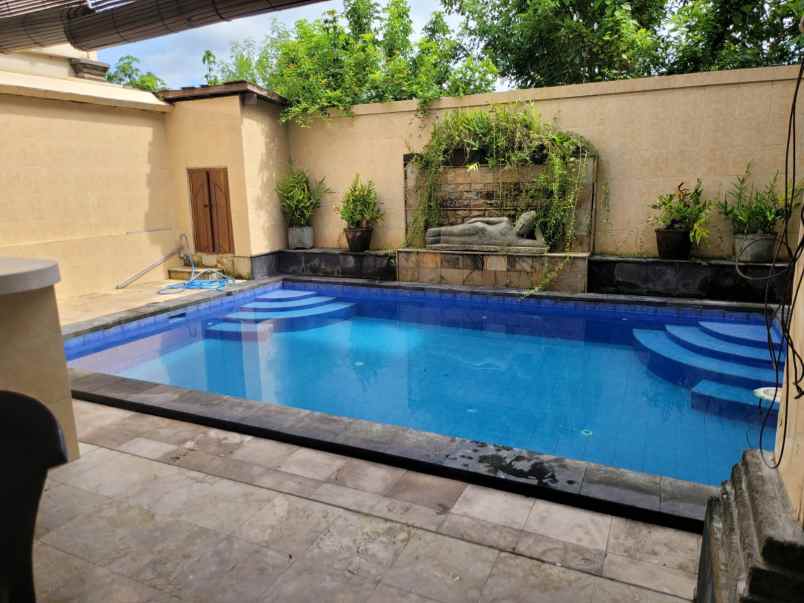 dijual villa jalan ungasan kuta badung bali