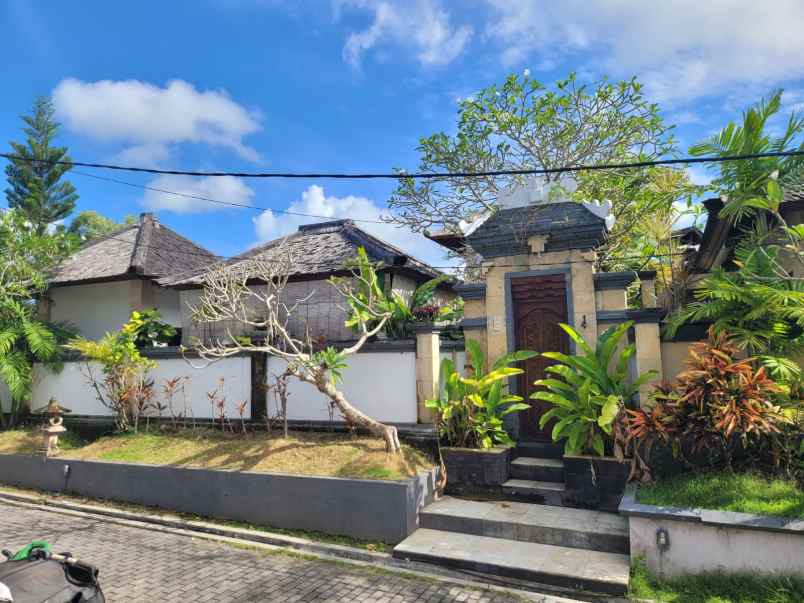 dijual villa jalan ungasan kuta badung bali