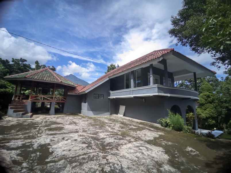 dijual villa jl tarumanegara no 42