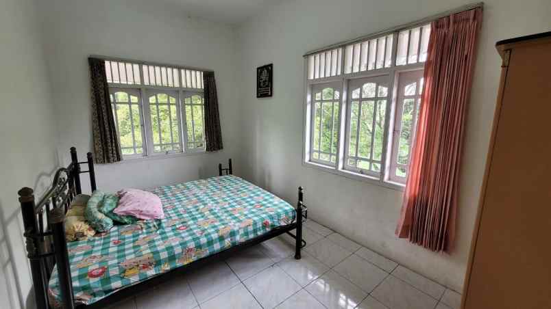 dijual villa jl tarumanegara no 42