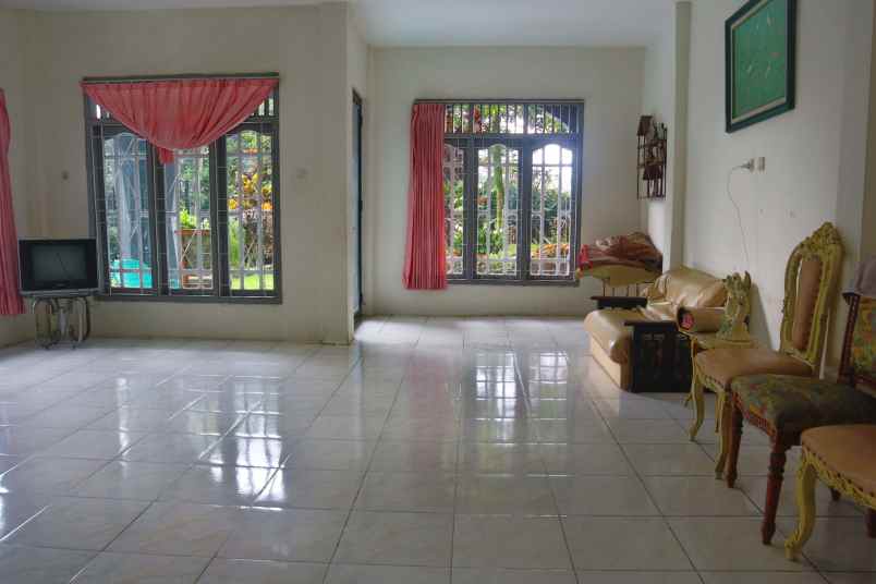 dijual villa jl tarumanegara no 42