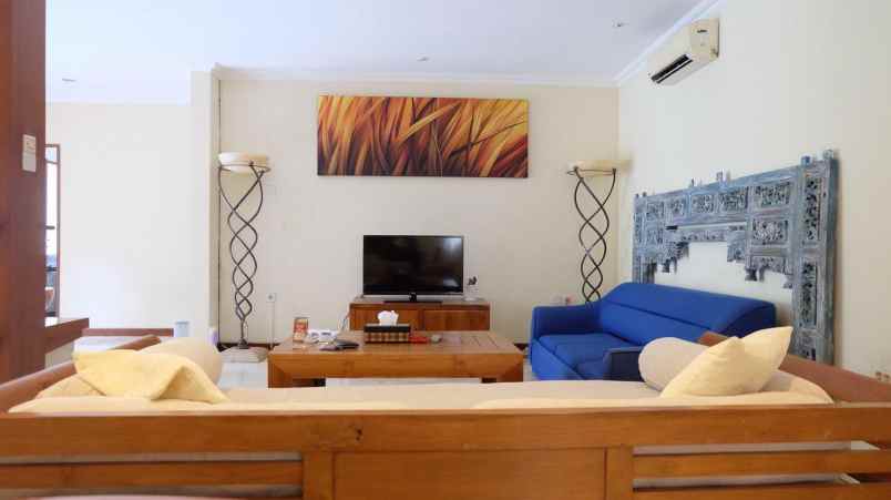 dijual villa kendal jl petitenget raya kerobokan bali