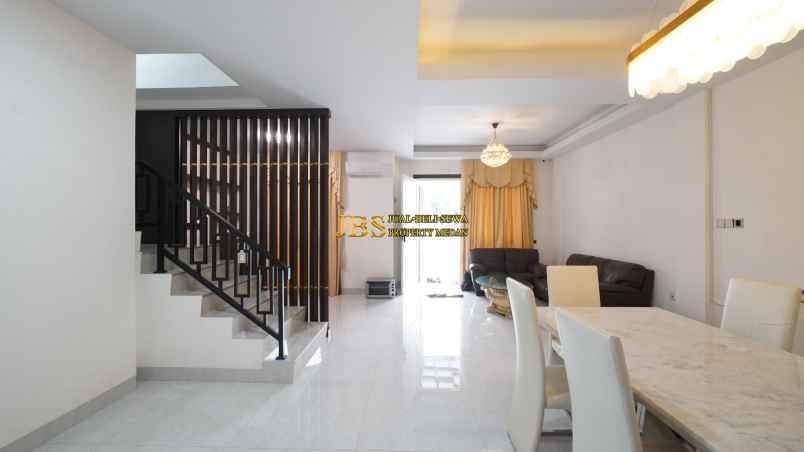 dijual villa komplek jewel park jalan