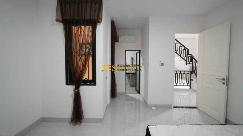 dijual villa komplek jewel park jalan