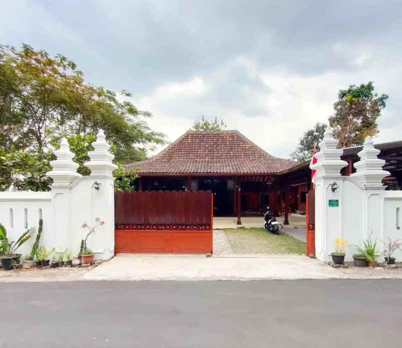 dijual villa pandanaran kaliurang km 12 5