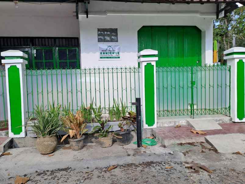 disewakan 7 kamar kost isi dekat univ mercubuana