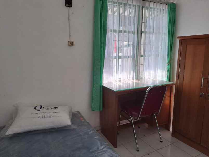 disewakan 7 kamar kost isi dekat univ mercubuana