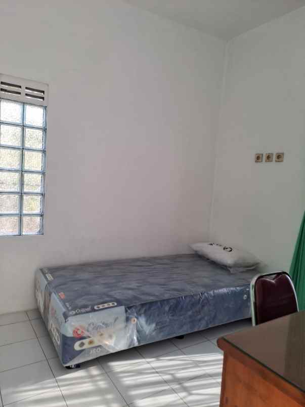 disewakan 7 kamar kost isi dekat univ mercubuana