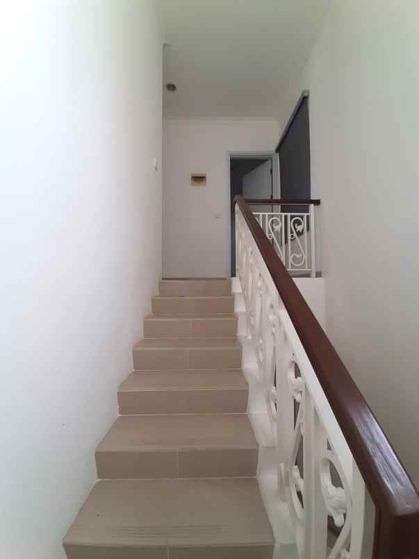 disewakan rumah cluster thames jgc