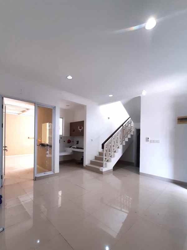 disewakan rumah cluster thames jgc