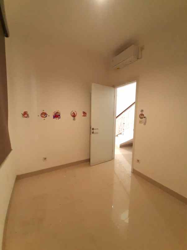 disewakan rumah cluster thames jgc