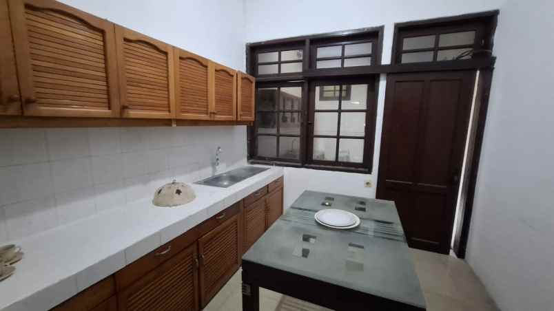 disewakan rumah perumahan darmo villa