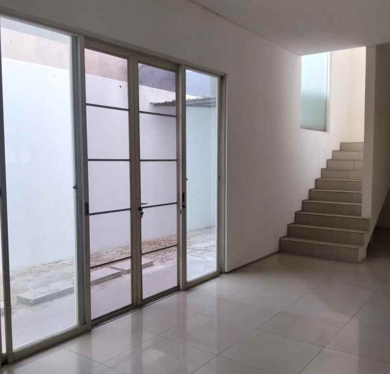 disewakan rumah royal residence cluster buckingham