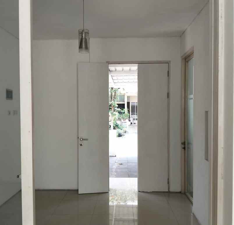 disewakan rumah royal residence cluster buckingham