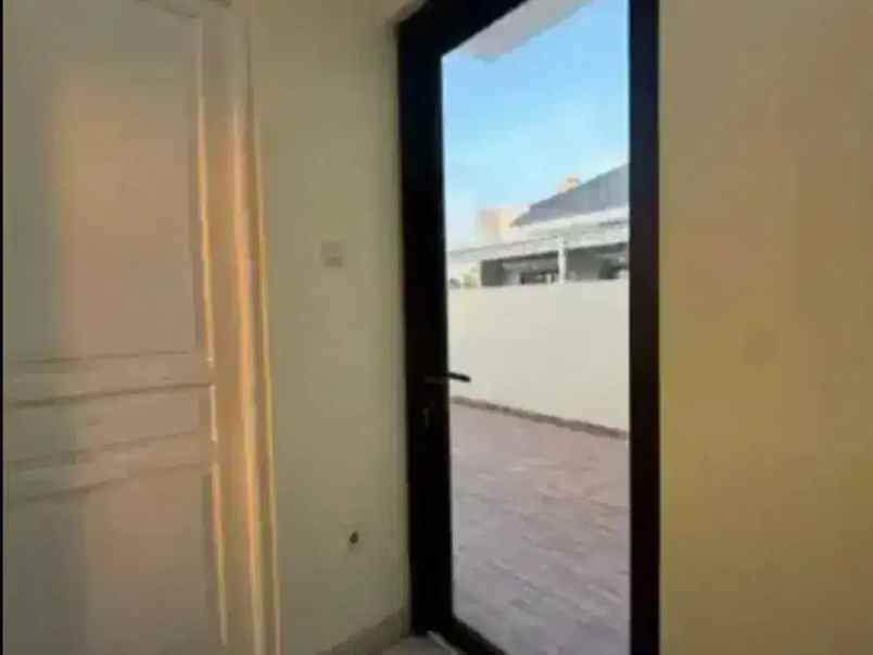 gas rumah 2 lantai baru pondok gede shm imb lengkap