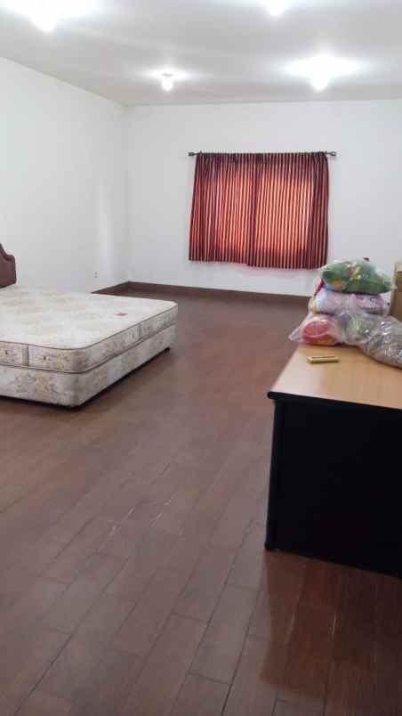 gedung ex pabrik carl s junior