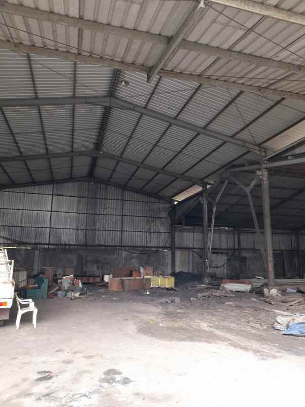 jual gudang lokasi strategis hadap jalan raya