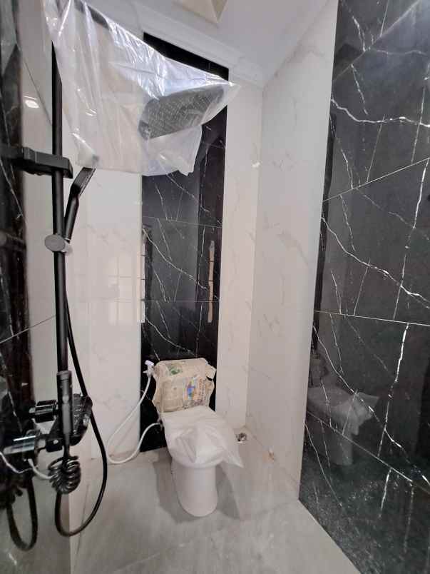 jual rumah baru siap huni di komplek dki jagakarsa