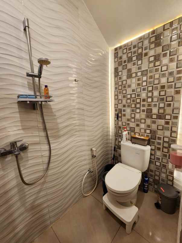 jual rumah komplek di victoria