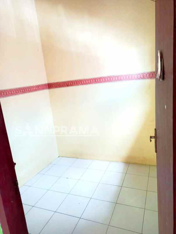 jual rumah second dalam perumahan