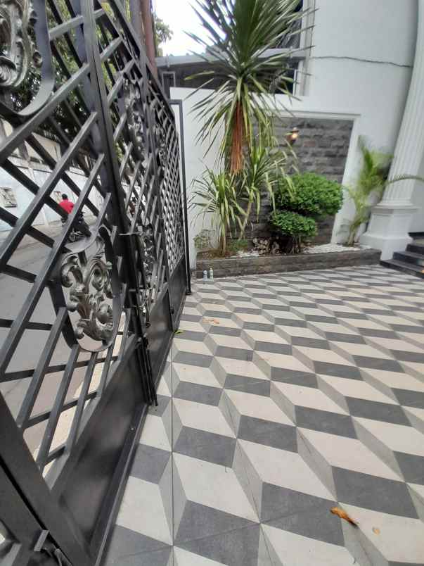 kebaguaan jakarta lt 107 minikolam renang