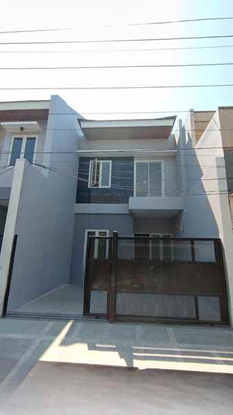 new gress minimalis rumah 2 lantai di pondk tjandra