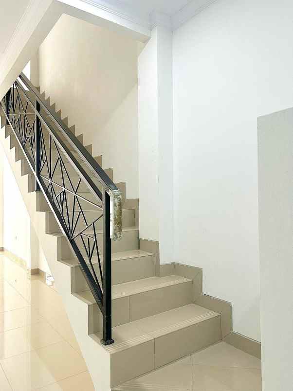 ruko 4lantai bonus rooftop di rawamangun jakarta timur