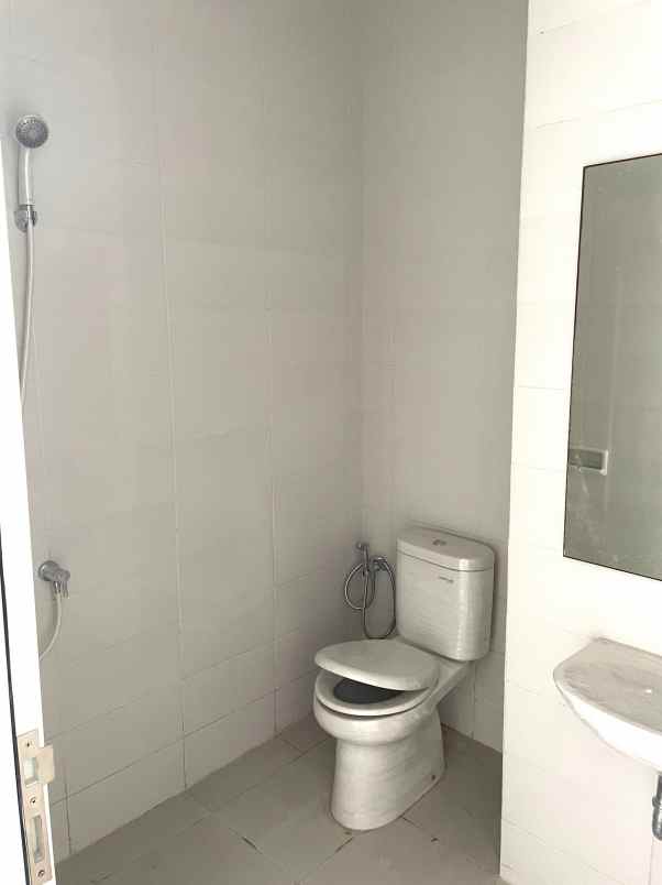 ruko osaka 3lantai 4 5x15 68m pik 2 pantai indah kapuk