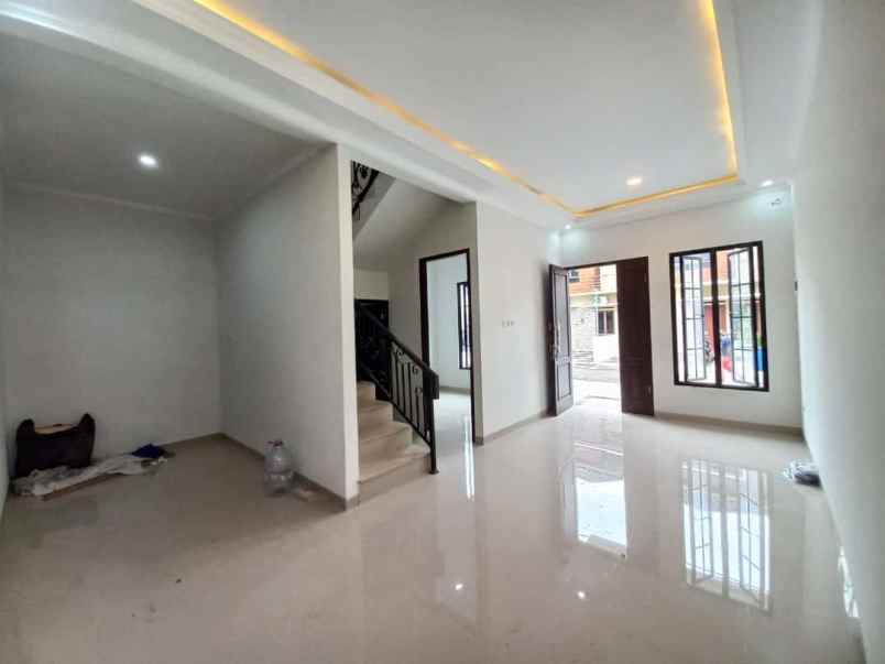 rumah 2 lantai dekat gdc depok 1 man