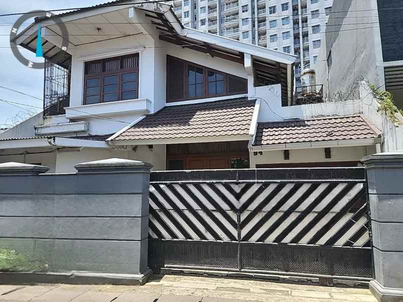 rumah 2 lantai di menteng dalam tebet jakarta selatan