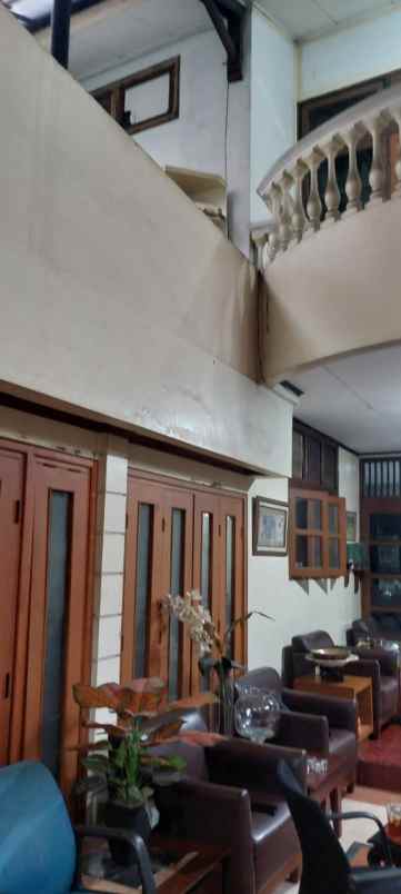 rumah 2 lantai di menteng dalam tebet jakarta selatan