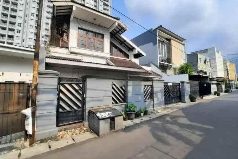 rumah 2 lantai di menteng dalam tebet jakarta selatan