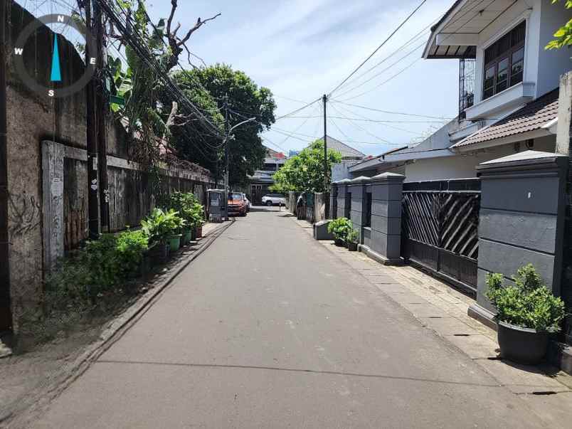 rumah 2 lantai di menteng dalam tebet jakarta selatan