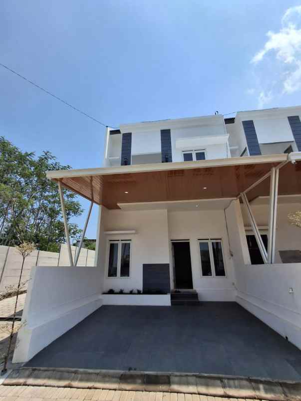 rumah 2 lantai free canopy lokasi dekat kampus binus