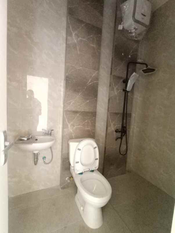 rumah 2 lantai minimalis harga nego di harapan indah