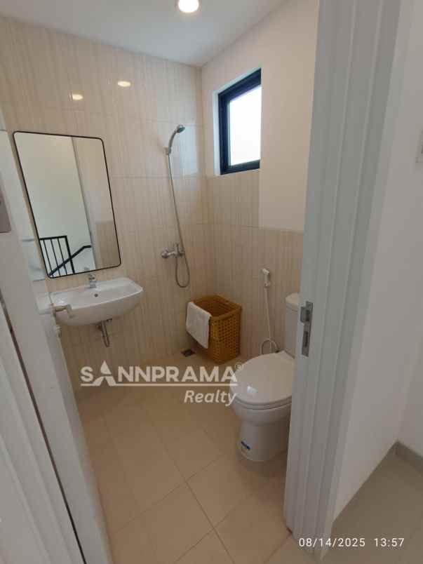 rumah 2 lantai paling terjangkau di ciputat dekat mrt