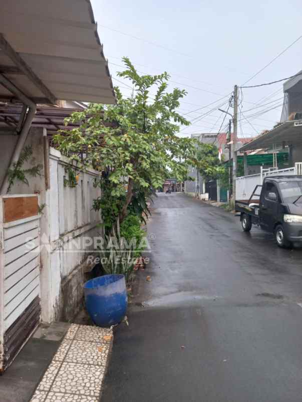 rumah 2 lantai second pinggir jalan serua ciputat rn