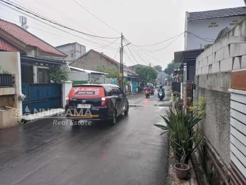 rumah 2 lantai second pinggir jalan serua ciputat rn