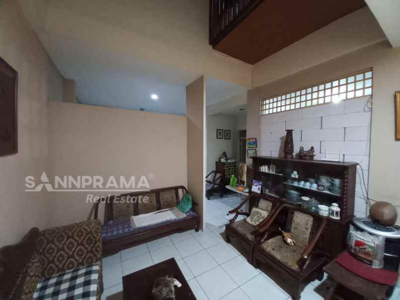 rumah 2 lantai second pinggir jalan serua ciputat rn