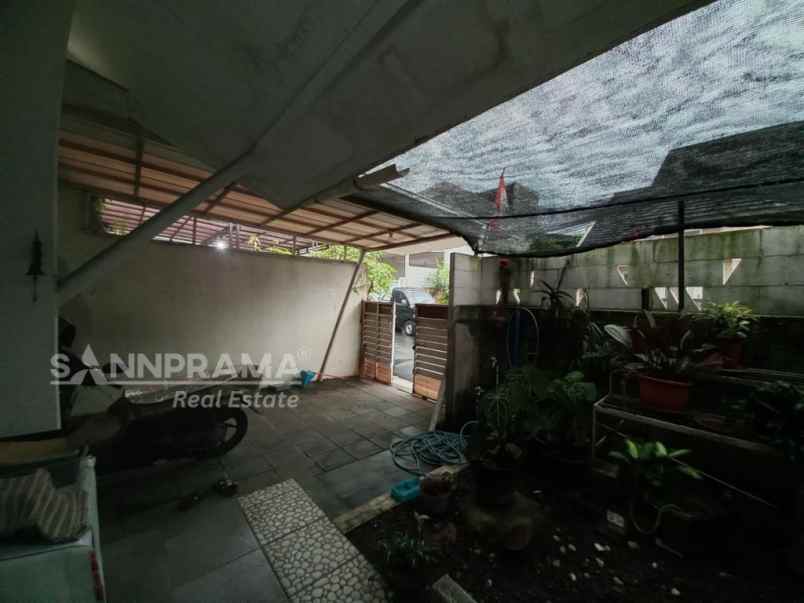 rumah 2 lantai second pinggir jalan serua ciputat rn