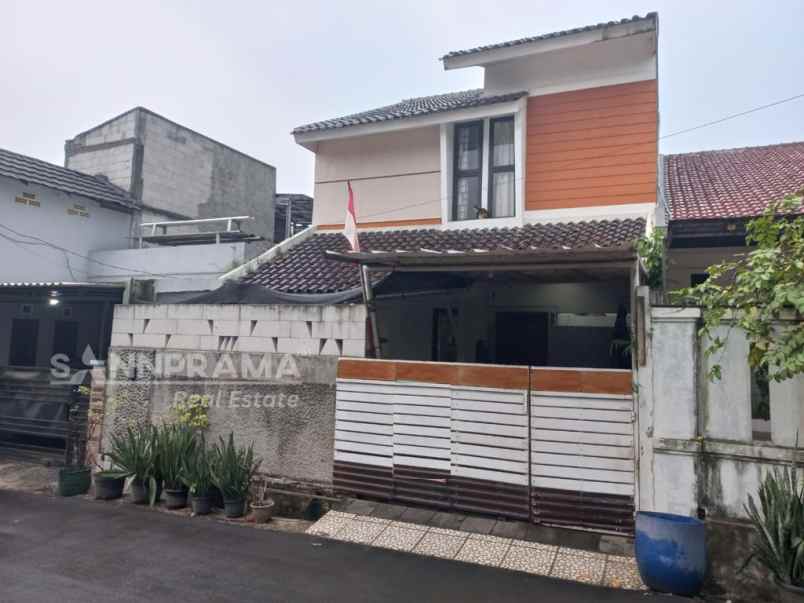 rumah 2 lantai second pinggir jalan serua ciputat rn